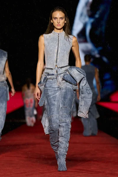 Look 14